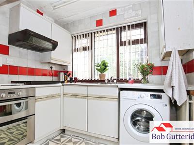 FITTED KITCHEN